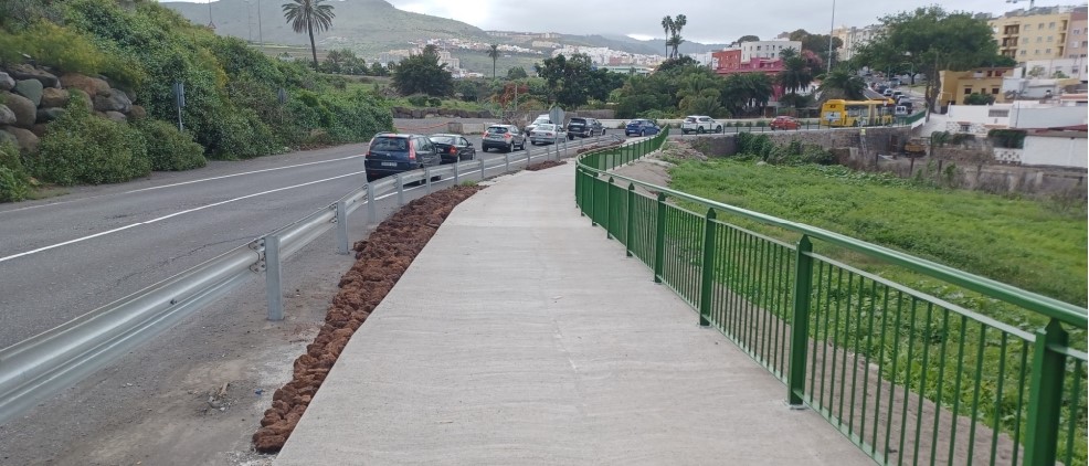 ParticipaLPGC's tweet photo. Presupuestos Participativos 2018.
El Ayuntamiento de Las Palmas de Gran Canaria ha instalado un itinerario peatonal ubicado entre el barrio de La Guillena y Lomo los Frailes, a través de los #presupuestosparticipativos2018

#ParticipaLPGC  #ParticipacionCiudadana https://t.co/a2dDMzi5jE