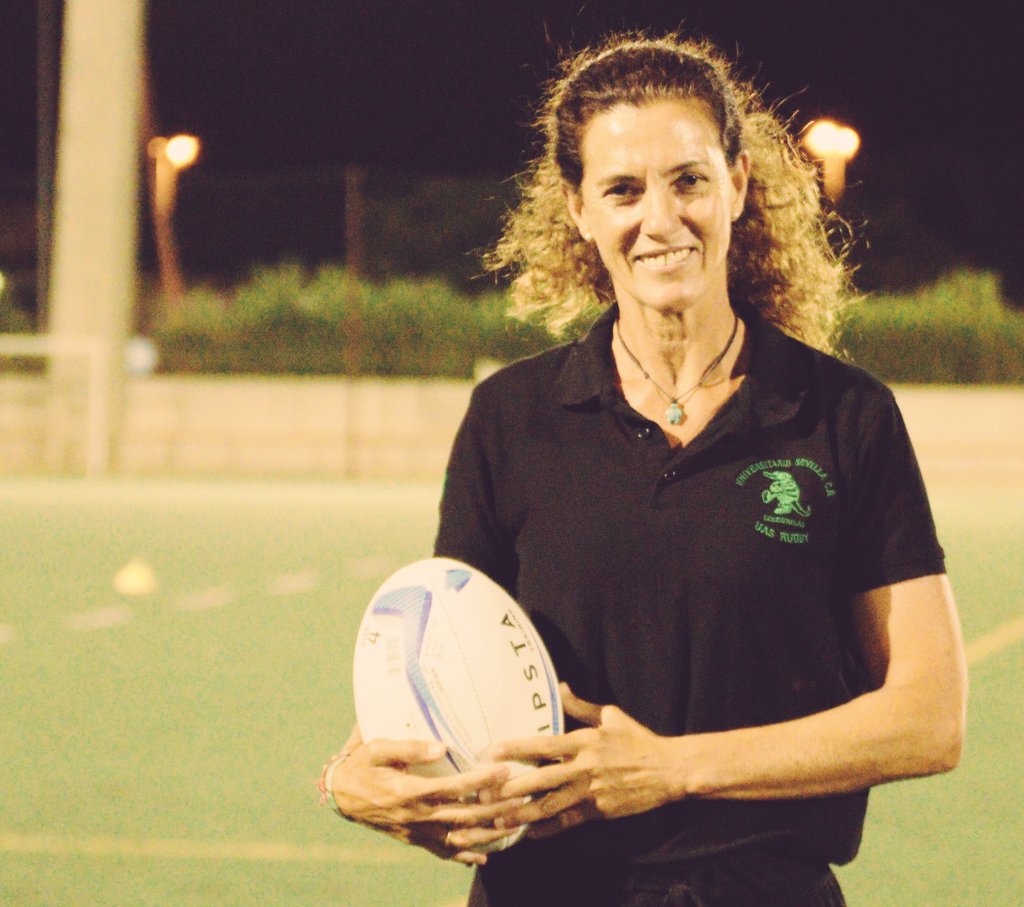 JaviRamirez_02's tweet photo. Hoy hemos tenido la suerte de disfrutar en @PERESPORT de una interesante charla de Mariola Rus,           presidenta de @CocodrilasRugby y antigua jugadora de la @ferugby con la que disputó tanto Mundial, como Campeonato de Europa y el 6 Naciones. #rugbysevilla https://t.co/49pPqcumdI