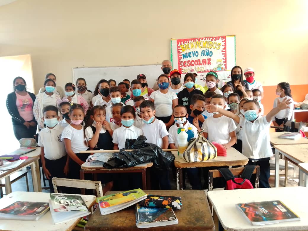 Desde la organización y el trabajo cada día con amor hoy #06Feb Simón Planas en un Municipio que celebra con alegría los  #22AñosDeRevolucionTecnologica de la mano siempre de @MPPEDUCACION <a href="/Dimary08/">D!mary_Anzola</a> <a href="/ArriecheNixon1/">nixon_arrieche</a> <a href="/Fundabit_/">FundabitOficial</a> #SomosPasionBeisbol