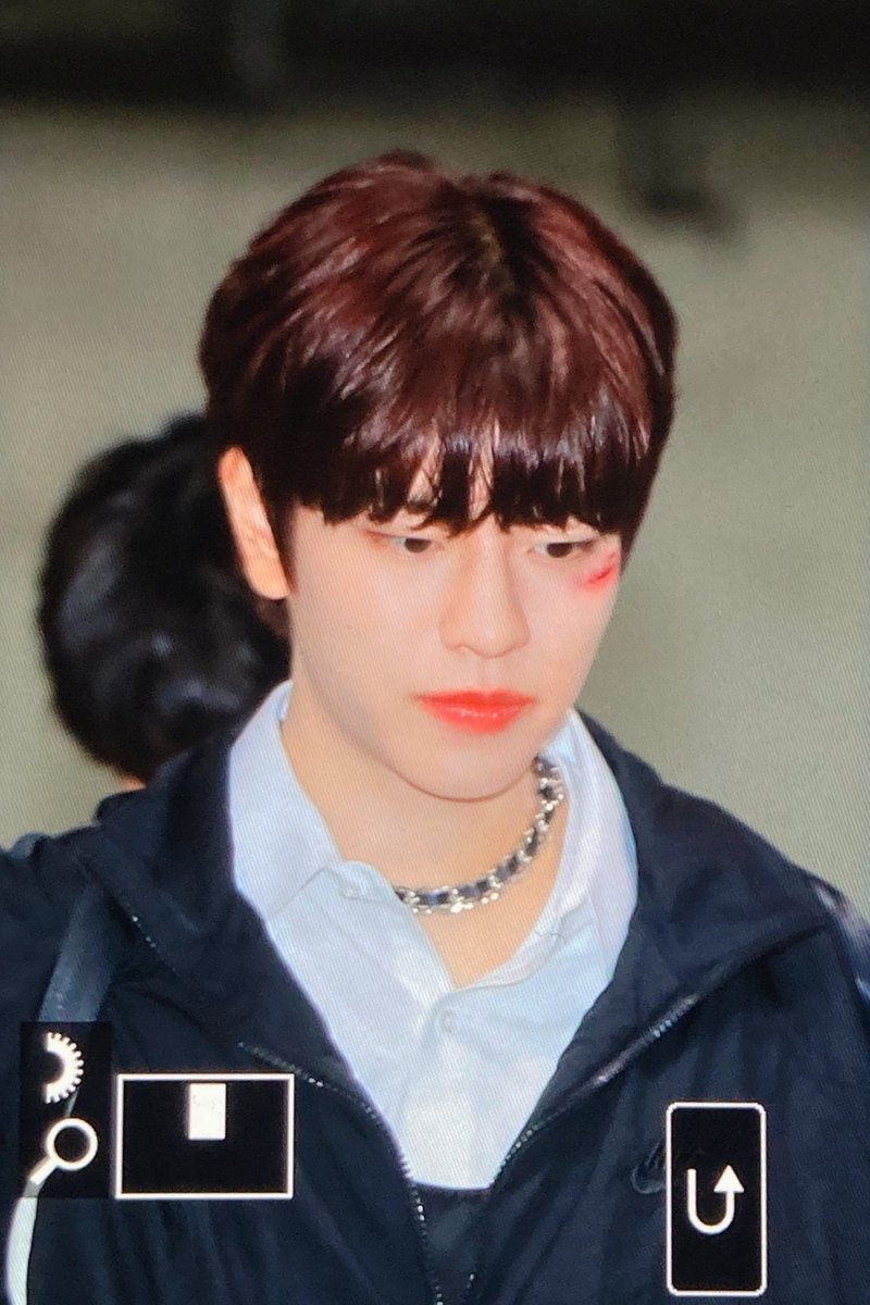 gr22n_ms's tweet photo. 달달집 밍승하면
딱 하나 이랬으면 좋겠다 하는 건 있음,,
사람들이 괴물로 변하는 일이 터졌을 때
먼저 움직여서 형을 찾는 사람은
김승님이었으면 좋겠어.
승님이가 린오를 먼저 찾아가는 것을 계기로
린오가 앞으로 살아남자는 마음을 먹을 것 같달까..
끝까지 얘랑 같이 살아남아야지 하는 마음 https://t.co/Eo2KkXxACa