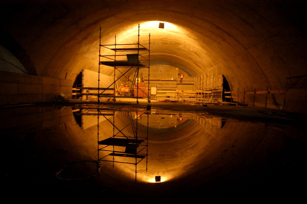 MetrodoPorto's tweet photo. #throwback2005
📸Obras de construção da Estação Faria Guimarães. https://t.co/ZAdu87bhEm