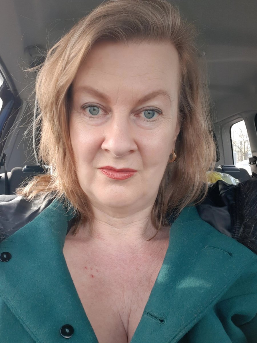 BarbaraAnthoni8's tweet photo. Even kijken hoelang mijn nieuwe mascara van huismerk Action het gaat houden; tot nog toe geen pandabeer effect. 🤓 https://t.co/nMVXBPur2E