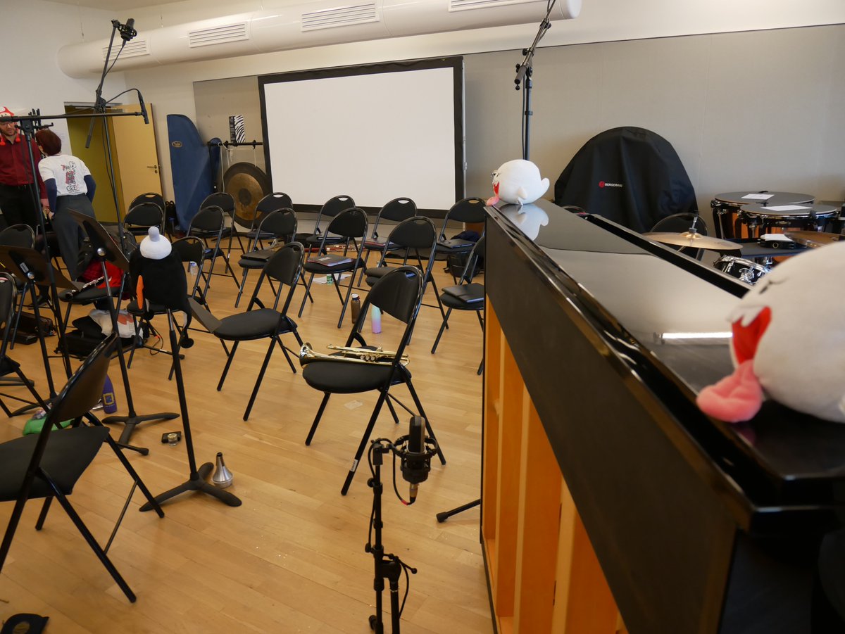 Le temps d'un dimanche nous avons quitté l'a cappella pour un enregistrement avec un orchestre au top (mais qui ça pourrait bien être ?!). Une super expérience pour tous les choristes présents! 🎺🎮
 On a hâte de vous montrer le résultat🤩