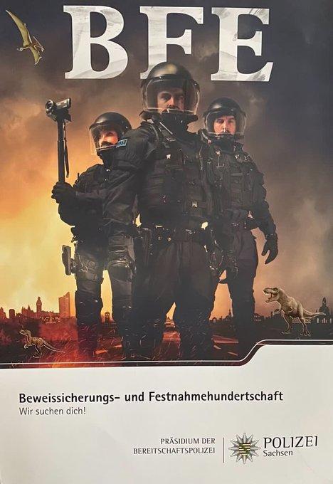 Falls ihr euch fragt wieso die Polizei in #Leipzig  und #Sachsen keine Neonazis entdecken kann, sie müssen noch nach den Dinos schauen. Wegen T-Rex🤓