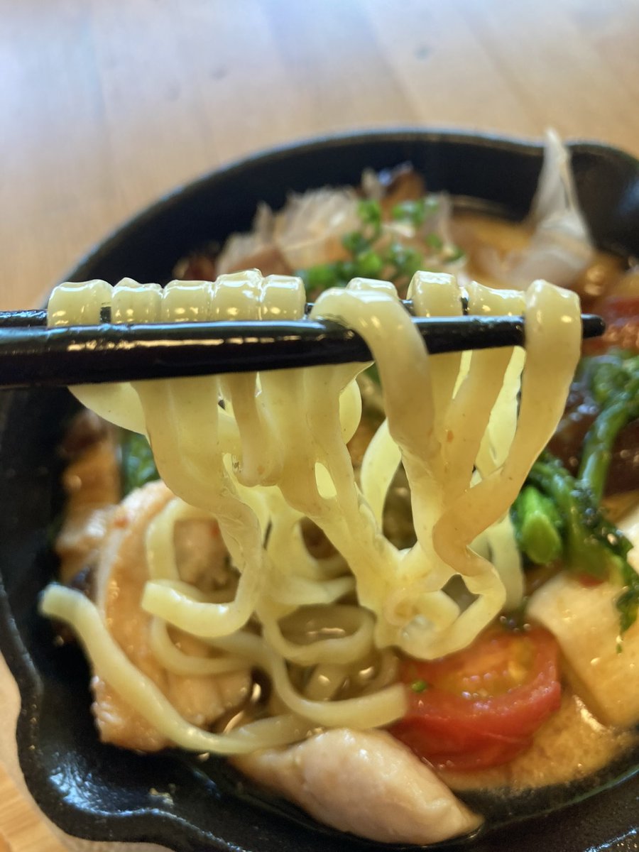 enjack_ramen's tweet photo. 中華蕎麦円雀

2/7 火 都合により臨時休業
2/8 水 定休日
連休となります

今週もありがとうございました
厨房オペレーションの見直しやらなんやらでグルグルしながらの1週間で申し訳ないです

迫る「黒アヒージョ」フェアのために
より良い仕事のために
楽しみにしてくださればなによりです！ https://t.co/ZRwacK19v7
