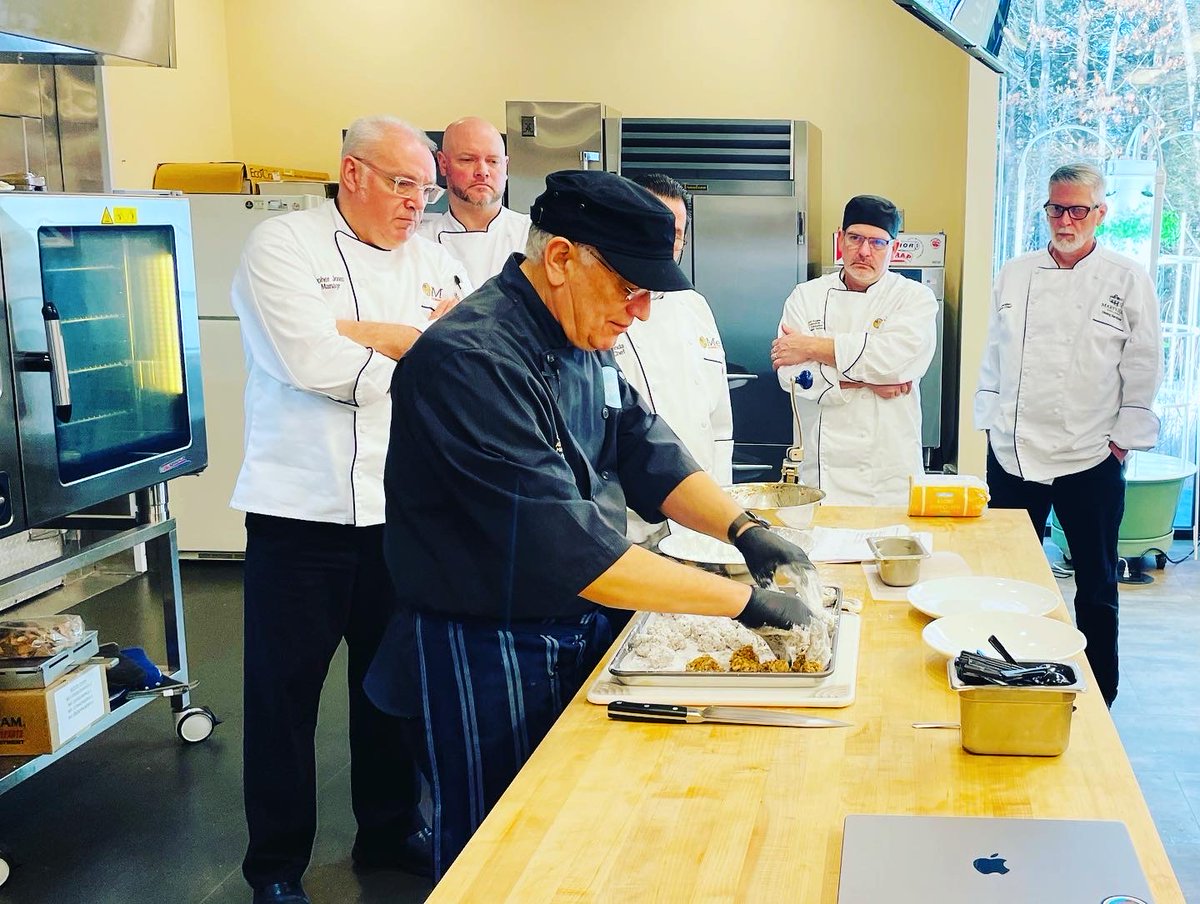 ChefHannah419's tweet photo. A great week @MetzCulinary winter training with Master Chef Ron Desantis &amp; the amazing Chef Ming Tsai developing plant forward recipes. We ate delicious @Mings_Bings a hand-held plant forward take on traditional Chinese Street Food. Vegan &amp; GF, all in a tasty Brown rice wrapper. https://t.co/8Xbvwpnbc1