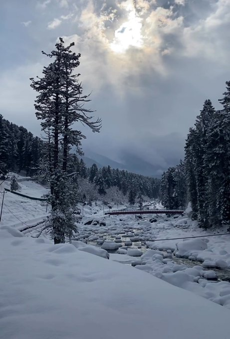 Aishakhan0110's tweet photo. Beauty of Kashmir can't be compared by the whole World!

#JammuKashmir #Kashmir #heaven #mondaythoughts https://t.co/3QBbVqzjB2