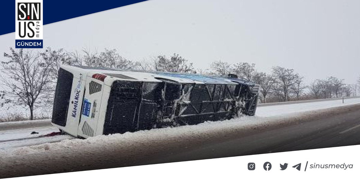 Balıkesir'in Bandırma ilçesinde yolcu otobüsünün devrilmesi sonucu 2 kişi yaralandı.
