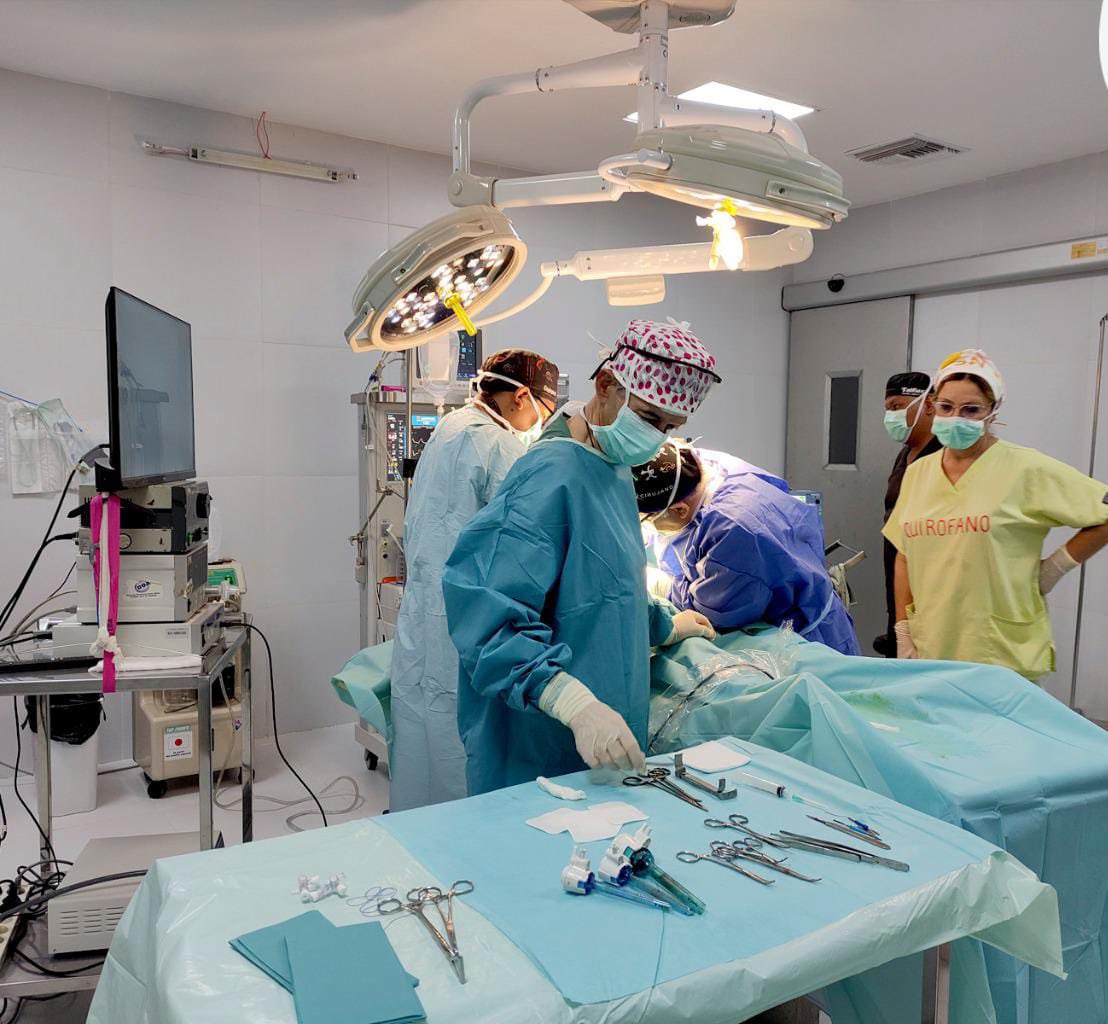 HospitalJaen's tweet photo. 👉🏻Dos enfermeros del @HospitalJaen participan en una expedición sanitaria en Bolivia
🧑🏼‍⚕️👨🏻‍⚕️Estos sanitarios han formado parte de un equipo especializado que ha intervenido a 113 pacientes en la región de Beni, en la selva

@Saludand_Jaen @saludand @JaenJunta @HumanizAndal https://t.co/B0dl3cI2I9