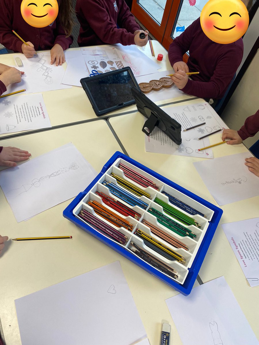 MrsHeathUSW's tweet photo. Year 2 @BeaufortHillPri had a lovely session designing their love-spoons ready to make on Friday! It was lovely to hear their reasons for choosing each symbol and I can’t wait to see the finished results hung on our topic wall! @MrsEdwardsBHPS #expressivearts #designandcreate https://t.co/KrfvOXjJPY