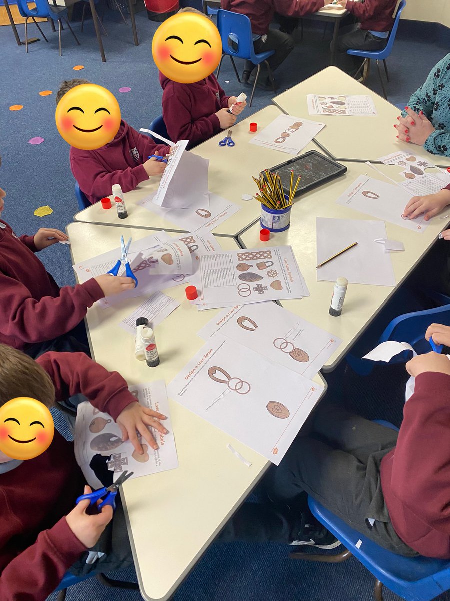 MrsHeathUSW's tweet photo. Year 2 @BeaufortHillPri had a lovely session designing their love-spoons ready to make on Friday! It was lovely to hear their reasons for choosing each symbol and I can’t wait to see the finished results hung on our topic wall! @MrsEdwardsBHPS #expressivearts #designandcreate https://t.co/KrfvOXjJPY