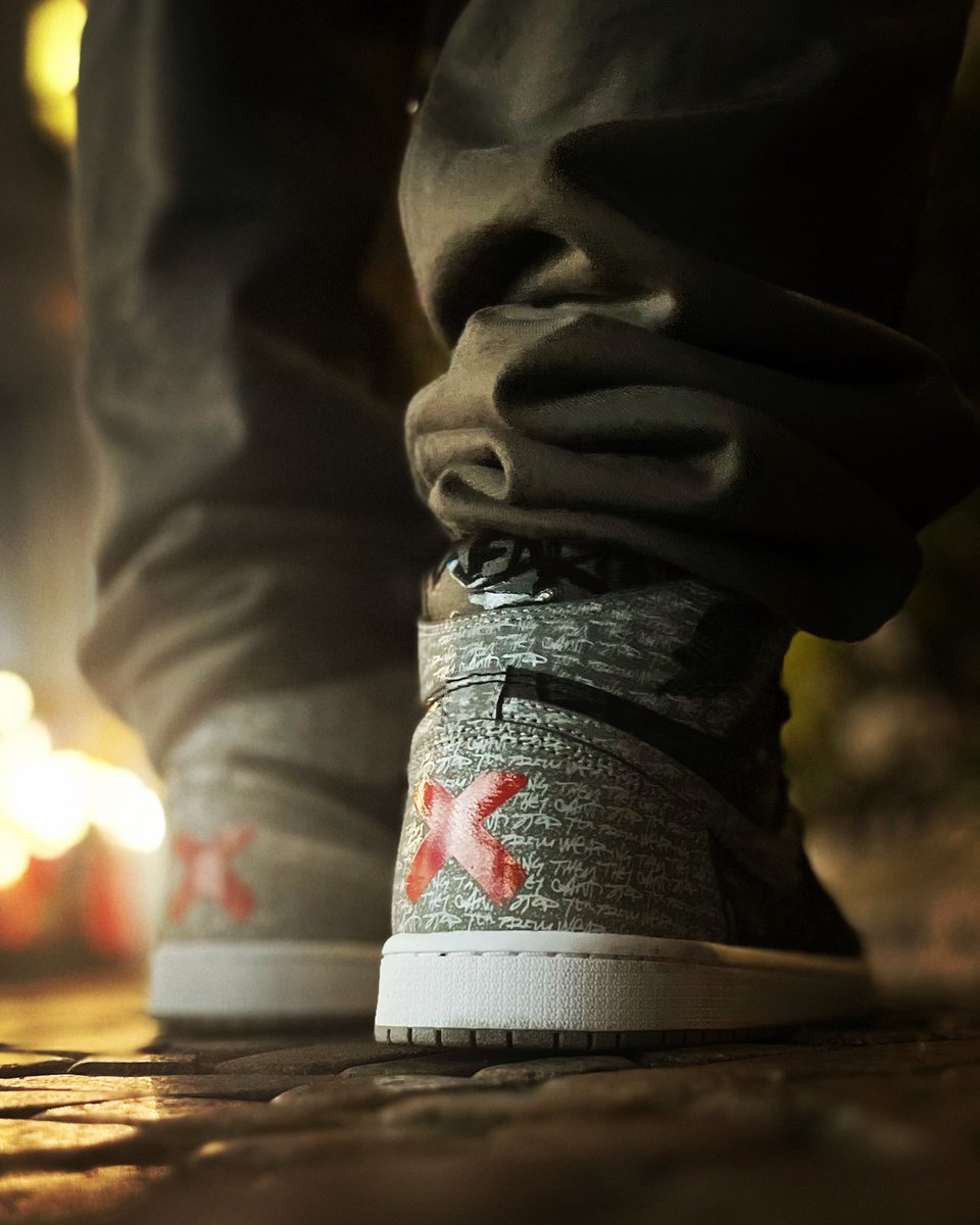 seiyanhageyan's tweet photo. ❌❌

やっぱリベリオネアのケツは良い。

#nike
#jordan1 https://t.co/brU6JtWYTL