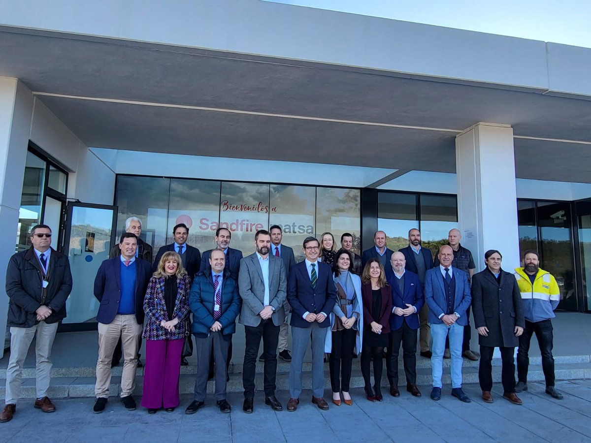IndustriaAnd's tweet photo. 📸 El consejero Jorge @ParadelaJSr visita las instalaciones de Sandfire MATSA en Almonaster la Real, #Huelva ⛏️

🌿Paradela ha destacado el papel estratégico de la minería en el proceso de transición energética y el protagonismo de #Andalucía en este proceso ♻️ https://t.co/aHGObB5WcZ