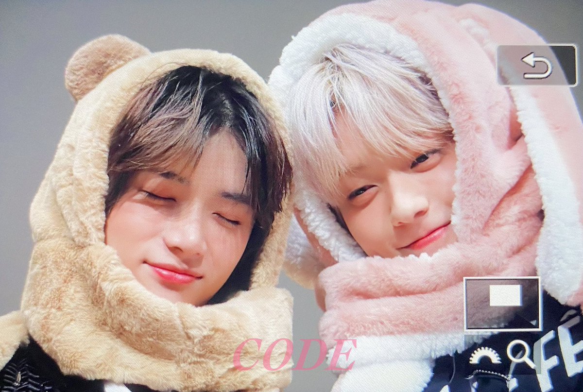 5xniko's tweet photo. 단짝즈의 축복엔 끝이 없구나… https://t.co/DlR6aSx4la