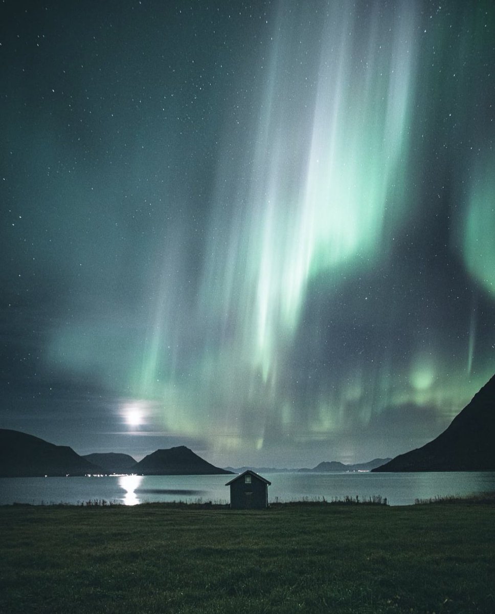 earthcurated's tweet photo. Snarby, Norway ✨ https://t.co/7QlQHz7q11