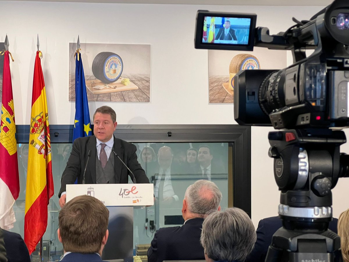 AnaCuevasIraola's tweet photo. 🐑 El presidente de Castilla-La Mancha, @garciapage ha anunciado que Toñín (Antonio Martínez), presidente de la Asociación Nacional de Criadores de Ganado Ovino de Raza Manchega #AGRAMA será premiado el próx. #31demayo #DíaDeCastillaLaMancha. 1/2
@QuesoManchegod
@CorderoManchego https://t.co/TGuaGOHPIa