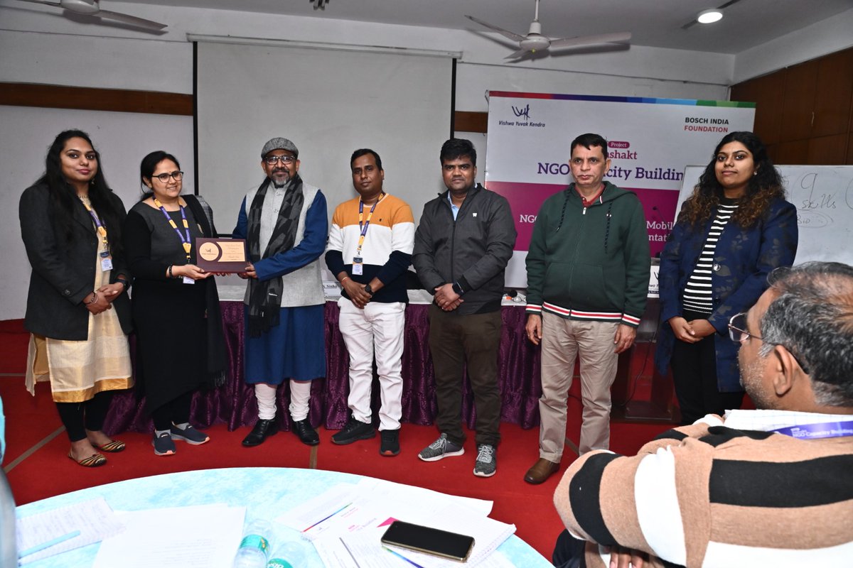 VYKIndia's tweet photo. He introduced the #concept of leadership by quoting examples of great leaders and #social workers like Mahatma Gandhi, Nelson Mandela, Sunderlal Bahuguna, etc. & explained the finer aspects of organisational leadership and #organisational culture.
#ProjectSASHAKT #ngogovernance https://t.co/PUa2qaz5GZ