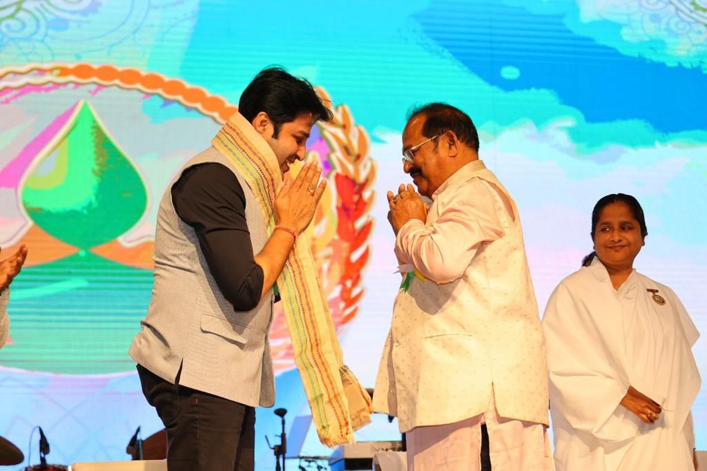 IamAkashDNayak's tweet photo. ଭୁବନେଶ୍ୱର, ରେଳ ଅଡିଟୋରିୟମ ଠାରେ ଅନୁଷ୍ଠିତ ସ୍ପର୍ଶ ହସ୍ପିଟାଲର ୧୬ତମ ବାର୍ଷିକୋତ୍ସବରେ ମୁଖ୍ଯ ଅତିଥି ଭାବରେ ଯୋଗ ଦେଇଥିଲି। ଏହି ଅବସରରେ ରୋଗୀସେବା ତଥା କର୍କଟ ରୋଗର ଉପଚାର କ୍ଷେତ୍ରରେ ସ୍ପର୍ଶ ହସ୍ପିଟାଲର ନିରନ୍ତର ପ୍ରୟାସ ଏବଂ ନୂତନ ଜ୍ଞାନକୌଶଳକୁ ପ୍ରଂଶସା କରିଥିଲି।

#AnnualFunction2023 #SparshHospital #Bhubaneswar https://t.co/OGliIX04vx