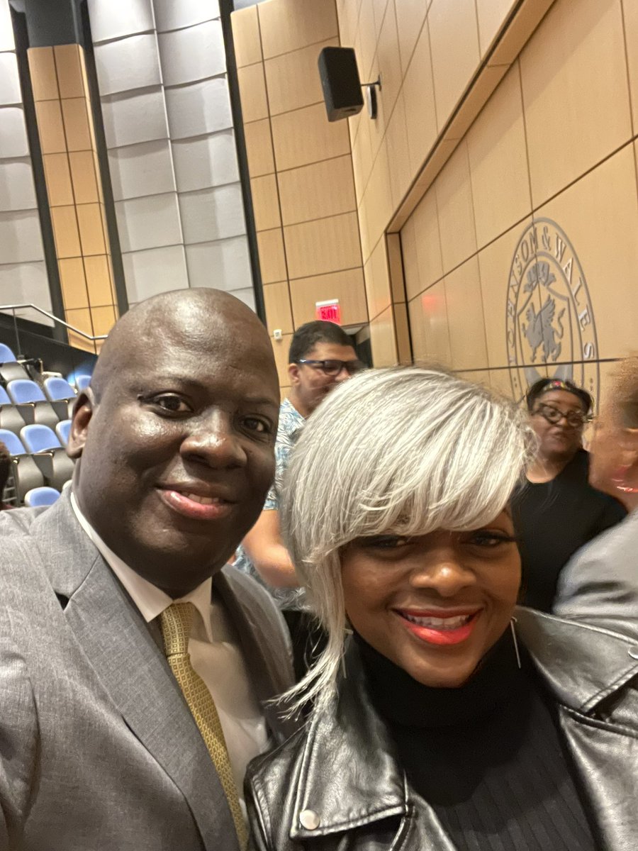 Congratulations to the Beaus for A PHI-nomenal job last night!

Great to see the Bros., former Mayor Harvey Gantt and JD, The Diva with the Dirt! #mentoringyoungblackmen