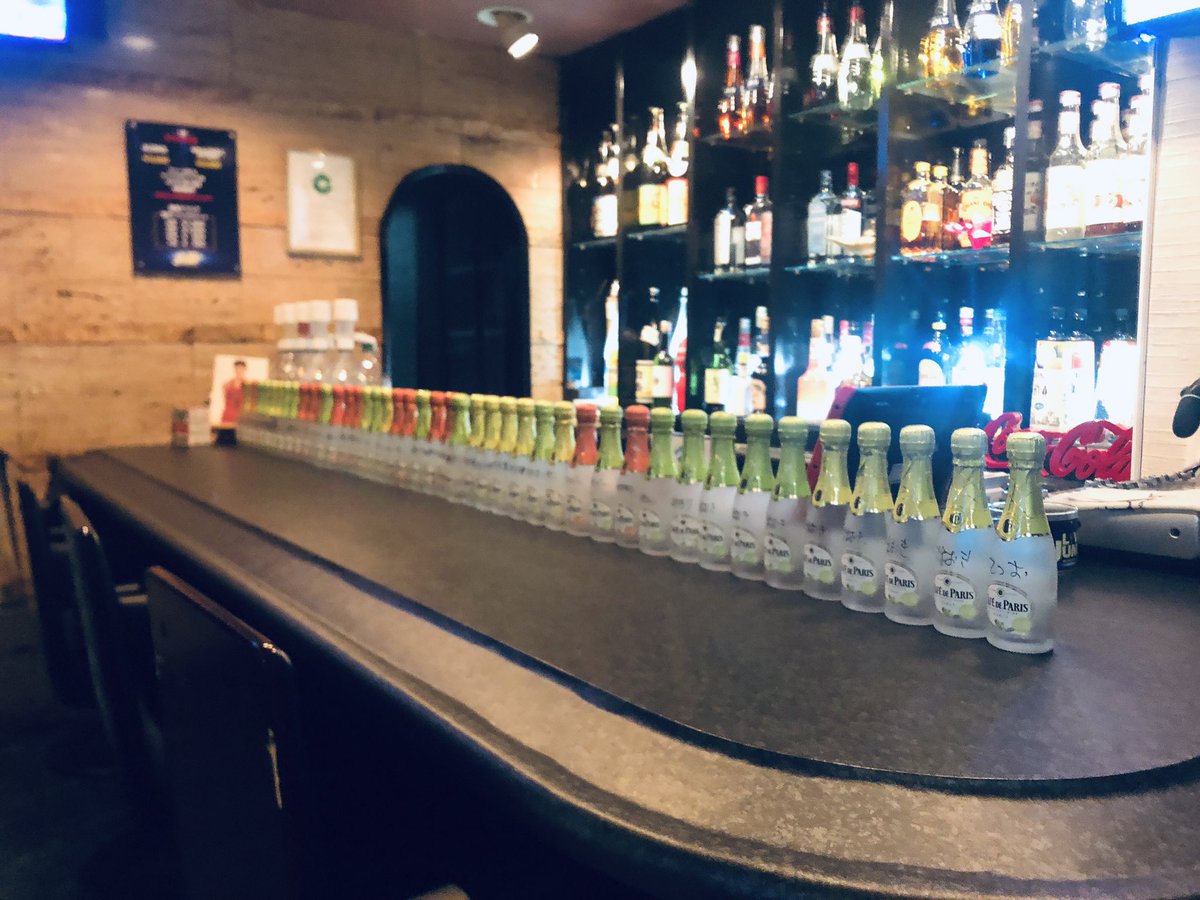 LIVEJUMP_'s tweet photo. お祝いミニシャンパン44本
おかげさまで歳の数ミッション
クリアしました♪

お祝いしてくださったみなさま
ありがとうございました😭 https://t.co/LfsP5BN7ze