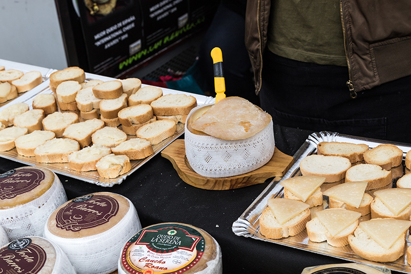 RutaViaPlata's tweet photo. Si combinamos la visita al yacimiento arqueológico de #Itálica con un paseo por la Feria del Queso Artesano 🧀 de #Santiponce, tenemos como resultado un plan perfecto 👌🏻 para despedir febrero #RutaVíaPlata #gastroturismo #ViajarporEspaña #turismo

📆 25 - 28 febrero. #AgendaRVP https://t.co/QV3SrcKOma