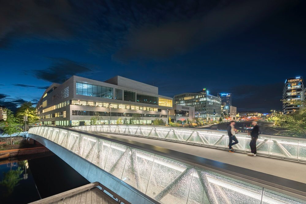HundvenClements's tweet photo. A dramatic bridge has been created to lead guests to Oslo’s hottest cultural experience @munchmuseet.no  Munch Bridge designed by @l2arkitekter https://t.co/XAW1jOuVT0 https://t.co/VnqKUYdSnX