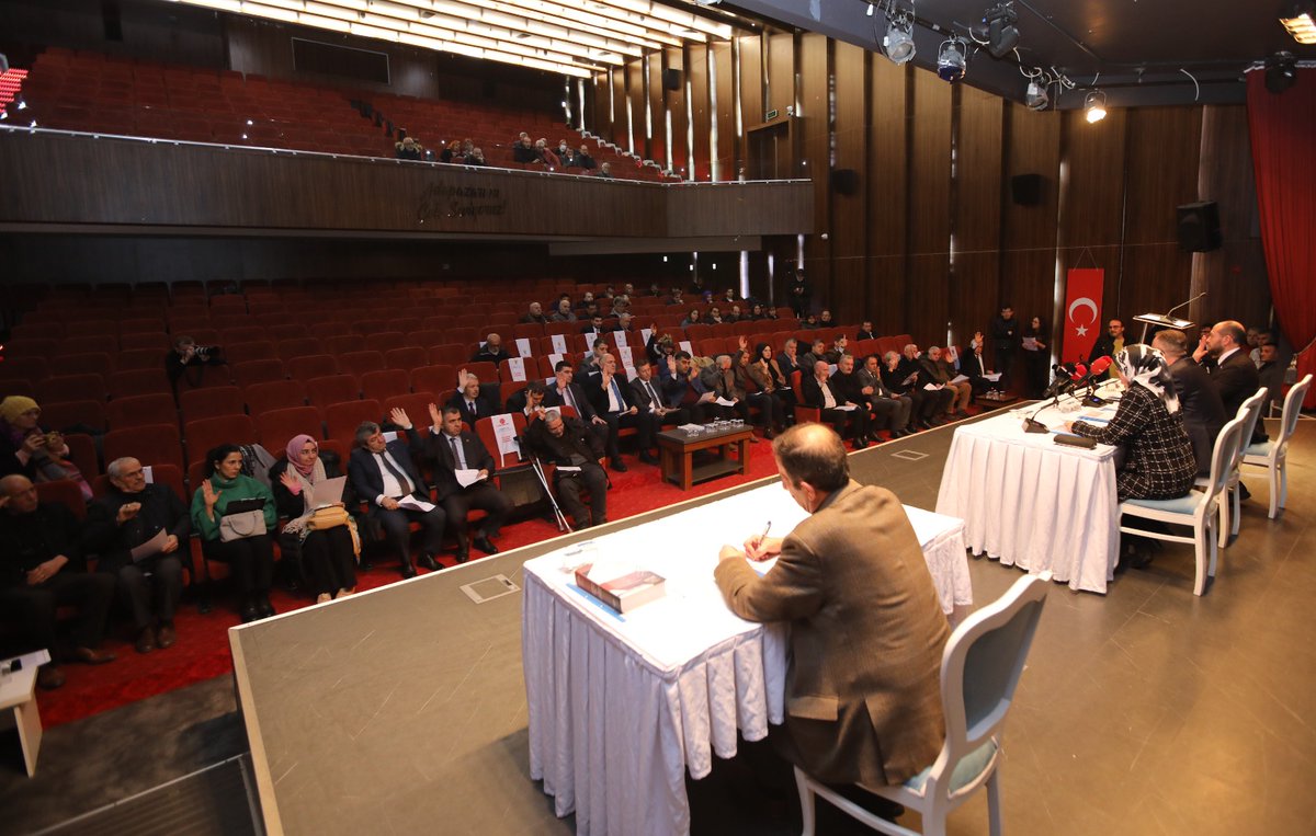 ISIKSUMUTLU's tweet photo. Şubat meclisimizde tüm siyasi partiler afet bölgesi için tek yürek olduk.

Cumhurbaşkanımızın liderliği ve AFAD koordinesinde yardımları etkin ve tek elden afet bölgelerine ulaştırmak için hepimiz seferberiz.

Ayrıntılar:
https://t.co/9BbqdZJ5ch https://t.co/mMK3KcV87Y