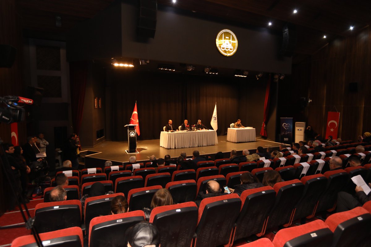 ISIKSUMUTLU's tweet photo. Şubat meclisimizde tüm siyasi partiler afet bölgesi için tek yürek olduk.

Cumhurbaşkanımızın liderliği ve AFAD koordinesinde yardımları etkin ve tek elden afet bölgelerine ulaştırmak için hepimiz seferberiz.

Ayrıntılar:
https://t.co/9BbqdZJ5ch https://t.co/mMK3KcV87Y