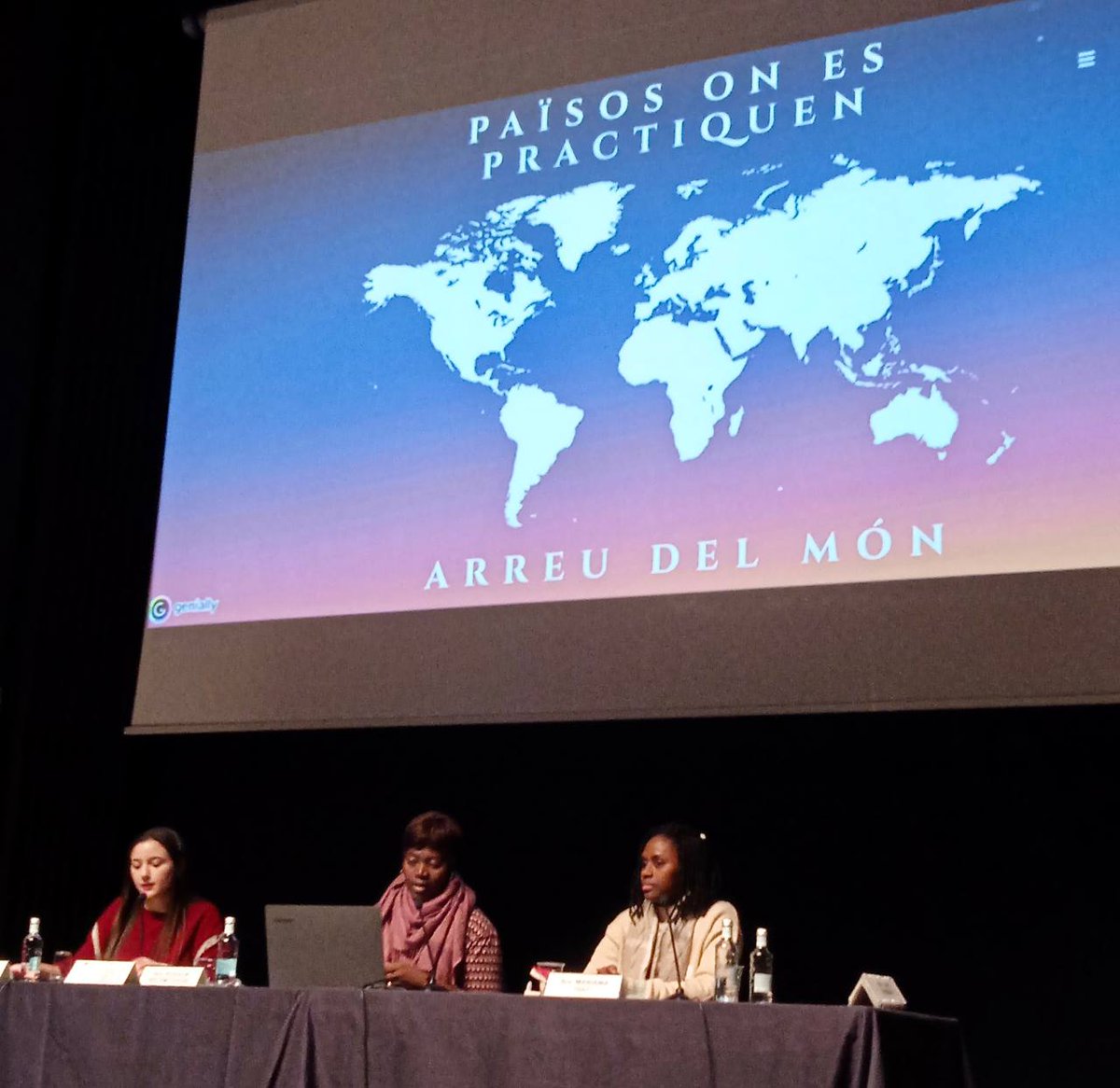 💬 “La mutilació genital femenina només pot ser entesa com una #ViolènciaMasclista, no és l'expressió d'una cultura o una religió” 

@LaiaRS, directora general per a l’Erradicació de les Violències Masclistes, a la primera reunió del Comitè de #MutilacióGenitalFemenina a #Girona