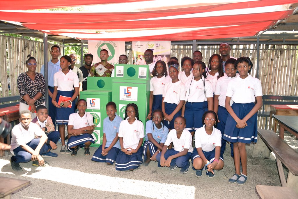 Nous avons recemment doté <a href="/CoursLumiere/">Lycée International Cours Lumière</a> de 02 #Rôbalôtô, 
des #poubelles_connectées dont la gestion est assurée par les #élèves de 6ème. Cette action vient appuyer notre vision de créer des citoyens #écoresponsables
#TgTwittos #CIV225 #kebetu #Wasexo #TT237 #Niger #Mali #Guinee