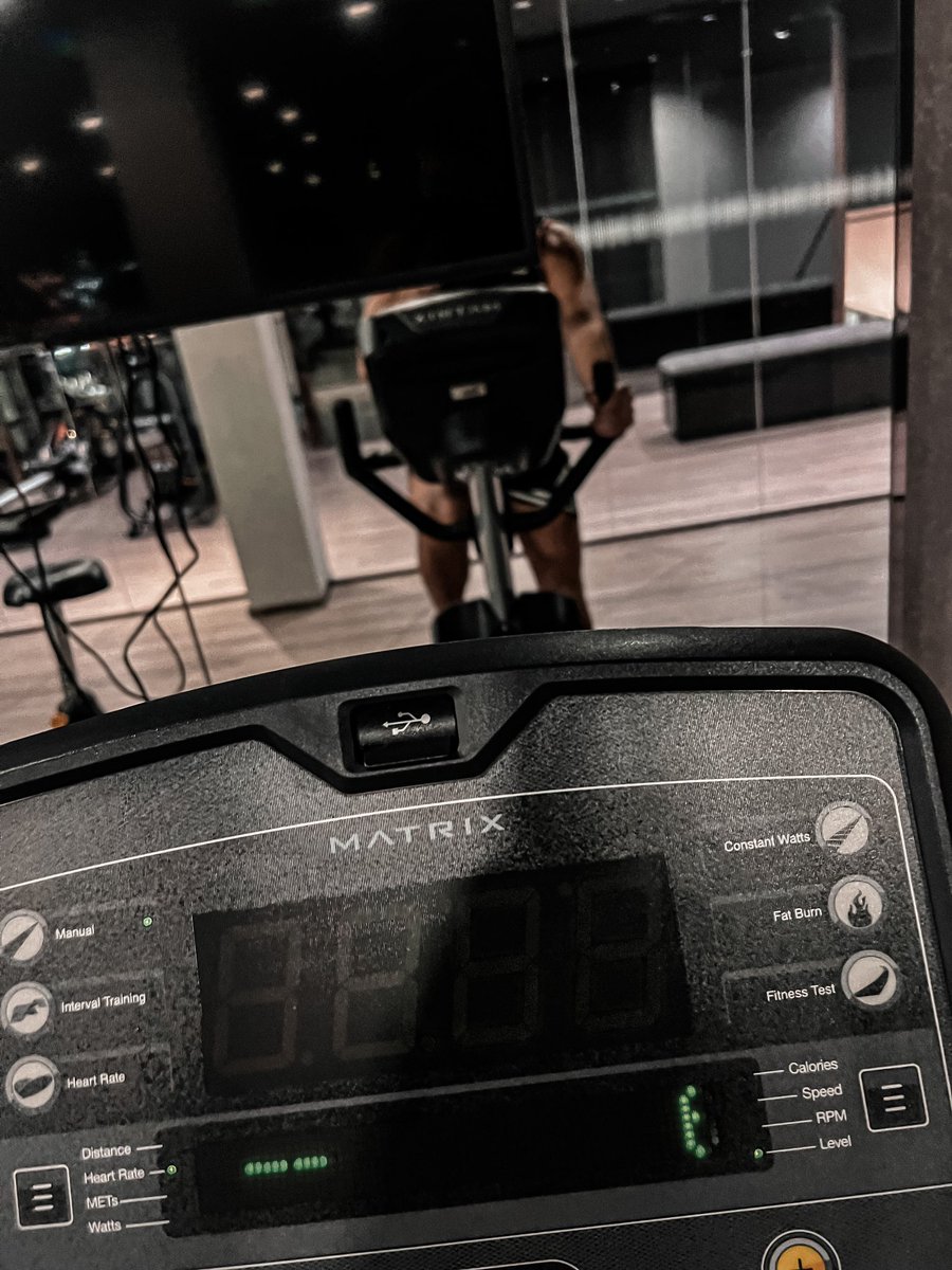 I’m far from being perfect.
I’m still a newbie in the game of life.

But I learned a lot in the past years.

I’ll keep using this Twitter account to maintain all the new knowledge “alive” in my mind.

By doing that, I hope I can help you become better.

Now cardio time🥷