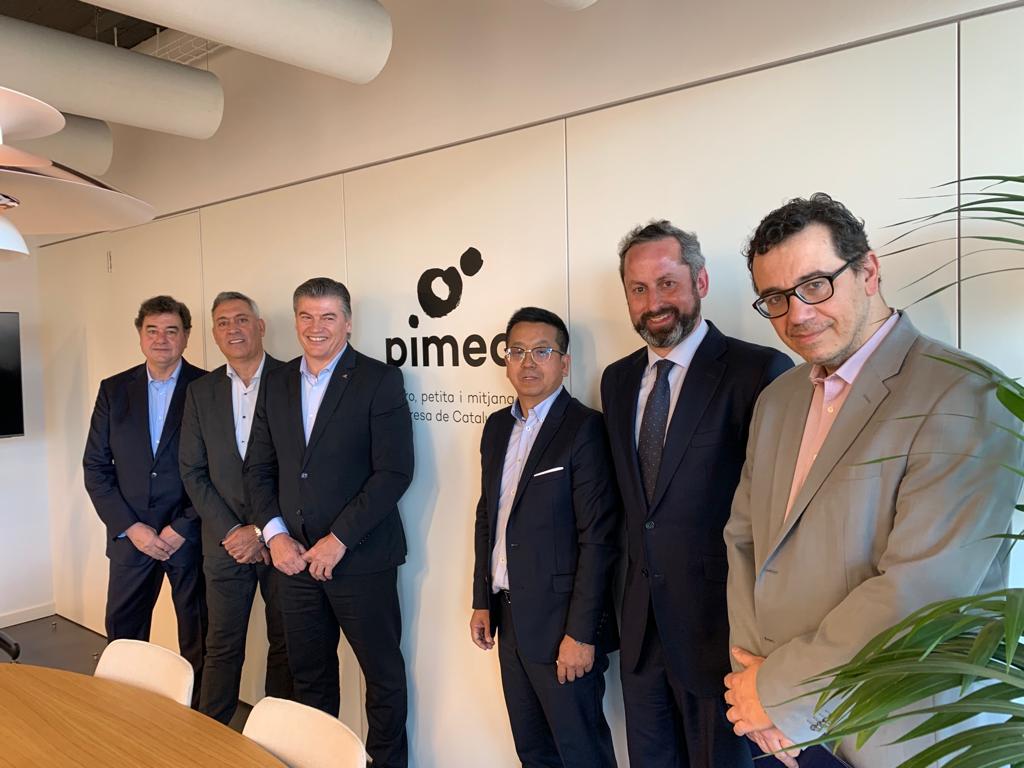 Pimec's tweet photo. 🤝Impulsem la promoció de productes alimentaris catalans a la #Xina, arran de la signatura d'un conveni amb #HITCO, empresa hispano-xinesa líder en l'acollida de turistes xinesos i coreans a Espanya. Després de la #Covid19 es recuperaran els fluxos turístics amb #Àsia.
#PIMEC https://t.co/kwEagVPTkk