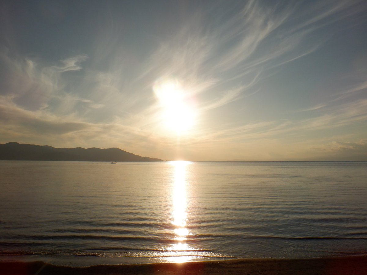 float_fuji_sup's tweet photo. 今朝富士🗻昨日の夕日🌇明日はお天気下り坂☂️
#富士山 #ふじさん #フジサン #自然 #山 #天気 #夕日 #海 #風をやます女vol8 #mtfuji #ocean #nature #sunrise #sunset #weather #nspwingfoilboard #nspwing #float_fuji_sup #floatfujisupclub #beautifulday https://t.co/nfpd35wW4Z