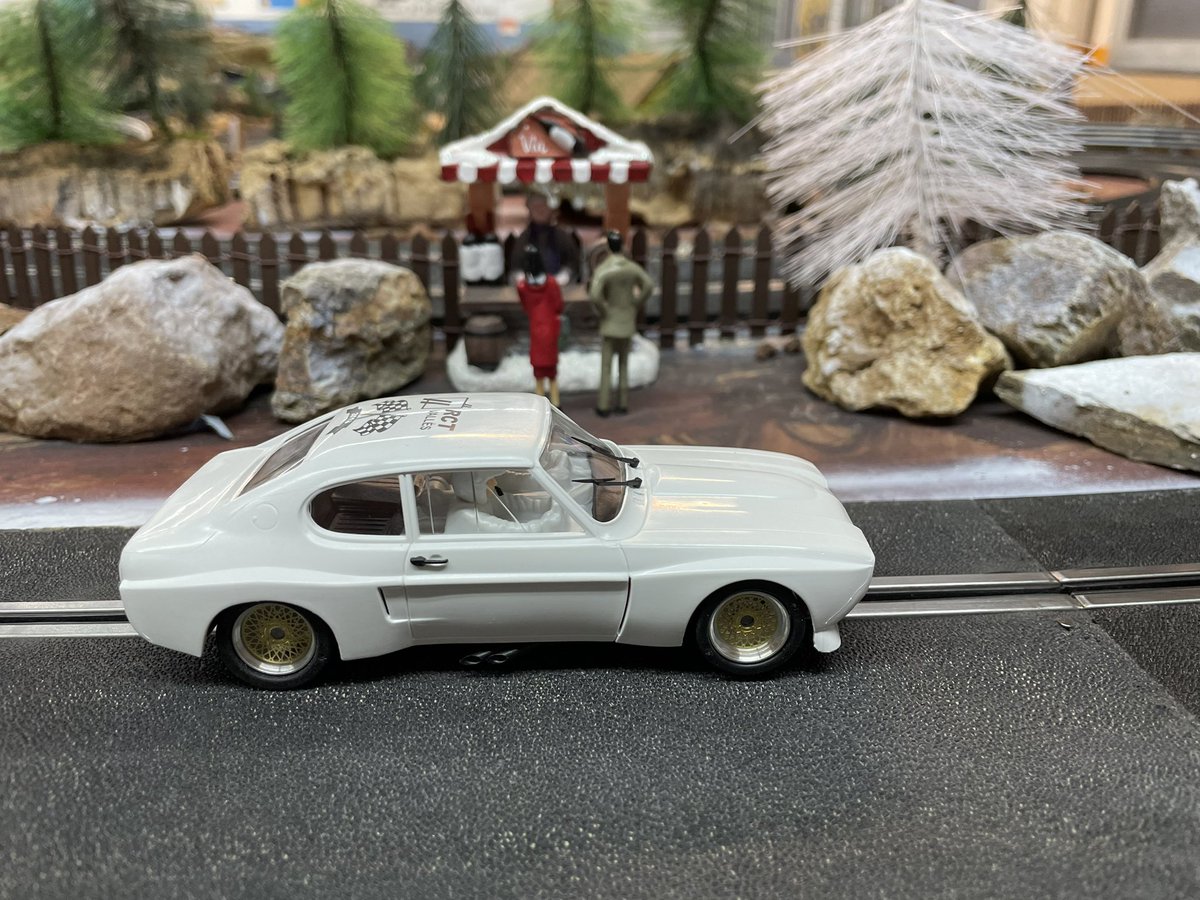 RCT_Valles's tweet photo. Els ouvriers ja estan passant per els trams del #RallyeMonteCarlo
#wrc #rally #rallyeslot #rallyslot #slot132 #slotcompeticio #scalextric https://t.co/MNLjtUyJ7B