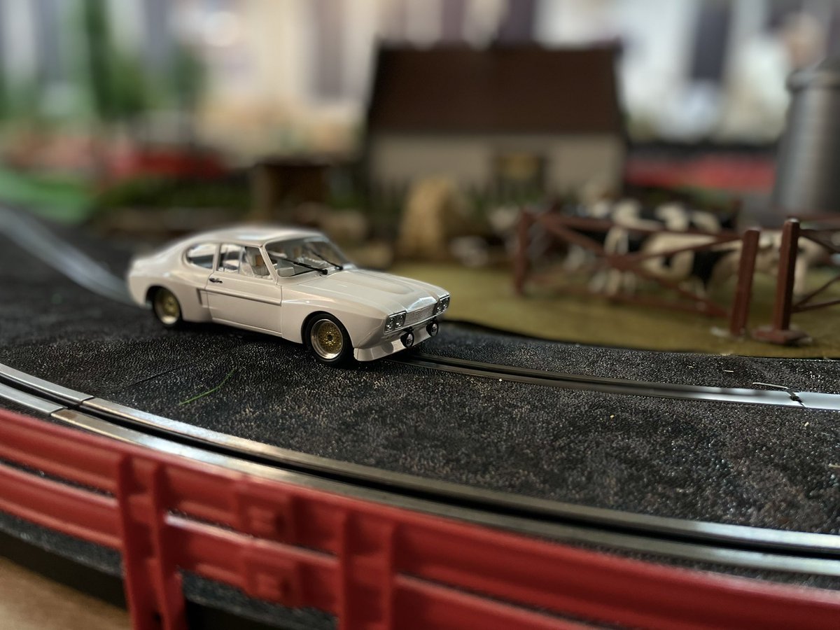 RCT_Valles's tweet photo. Els ouvriers ja estan passant per els trams del #RallyeMonteCarlo
#wrc #rally #rallyeslot #rallyslot #slot132 #slotcompeticio #scalextric https://t.co/MNLjtUyJ7B