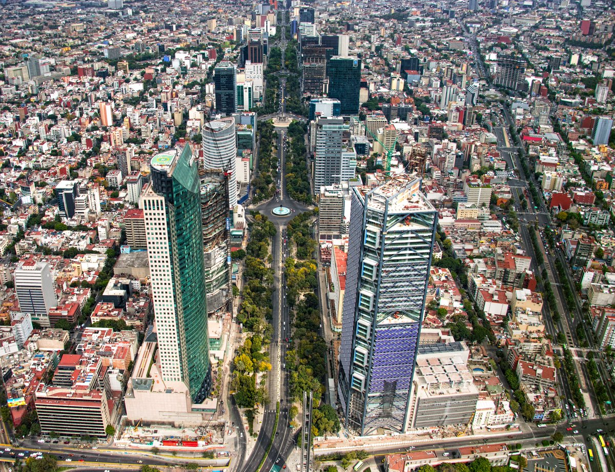 entdecke_mexiko's tweet image. 🇲🇽📸😍 Bei Ihrem Besuch in #Mexiko-Stadt sollten Sie unbedingt den Paseo de la Reforma besuchen, eine symbolträchtige Allee🌲, die im 19. Jahrhundert gebaut wurde. Heute ist sie eine Straße voller Leben, Büros und imposante Wolkenkratzern. @turismocdmx #EntdeckeMexiko #Reiselust