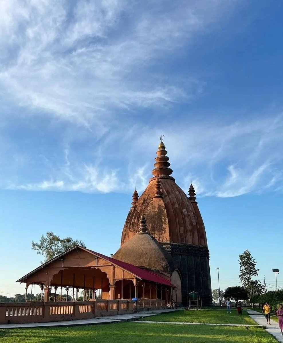 finderbridge's tweet photo. Siva dol is a group of structures comprising three Hindu temples of Sivadol, Vishnudol and Devidol shrines, and a museum. ✨️💙
📸: Abhijit Gogoi

@aweassam @mygovassam @incredibleindia @PIB_Guwahati #IncredibleIndia #traveling #FYP #assam #finderbridge #Explore https://t.co/wStNEnSINf
