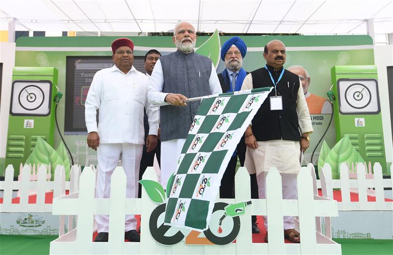 PetroleumMin's tweet image. Glimpses of the #IndiaEnergyWeek inaugural ceremony where Hon'ble @PMOIndia Sh. @narendramodi launched twin burners #SolarCookTop, #E20 and #GreenMobility Rally. 
@g20org @IndiaEnergyWeek @HardeepSPuri @Rameswar_Teli @PIBBengaluru @PIB_India @DDNewslive