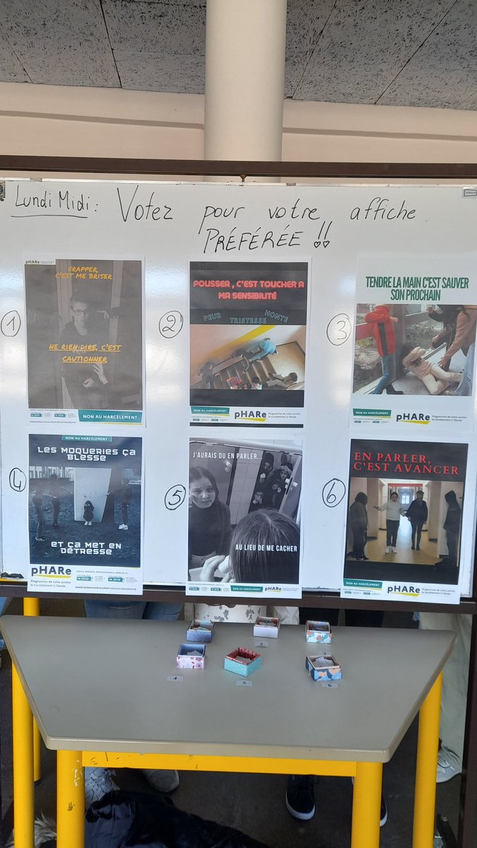 Après plusieurs semaines de travail, les différents groupes ont proposé leurs affiches dans le cadre du concours non au Harcèlement. Le vote a été serré et même s'il y a un vainqueur toutes les affiches seront exposées au collège. <a href="/56_bef_ouest/">Bassin Éducation Formation 56 OUEST</a> <a href="/acrennes/">Académie de Rennes</a> <a href="/OlivierMagoarou/">LE MAGOAROU</a>