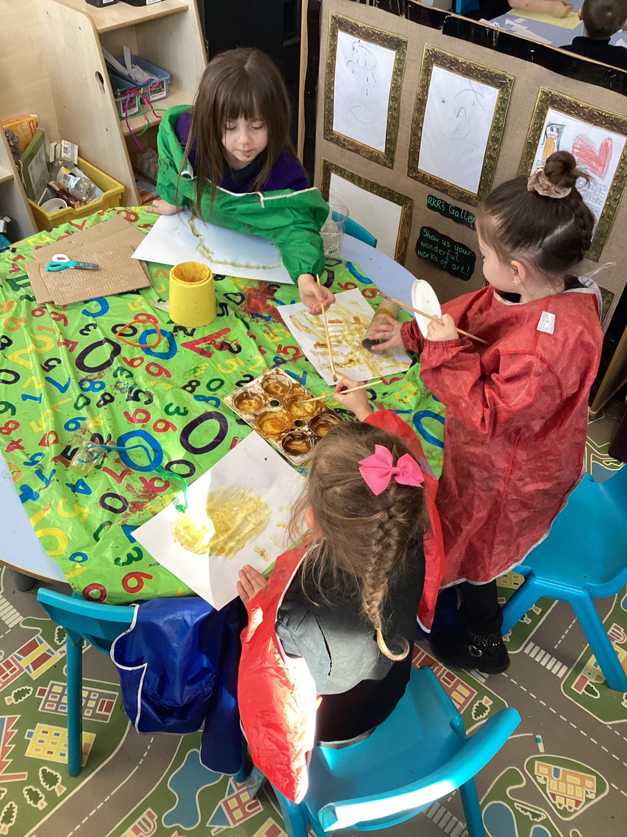 QuayAcademy's tweet photo. After learning about our senses in science we have been mark making with spices. βIt smells like oranges.β βIt looks like chocolate.β βIt stinks!β Iβm not sure theyβre a fan of our smelly paint π¨ π #usingoursenses #sensoryplay @QuayPrincipal @QuayVP @EYFSDRET1 @Dret_Enrichment https://t.co/lqJKpIhcwn