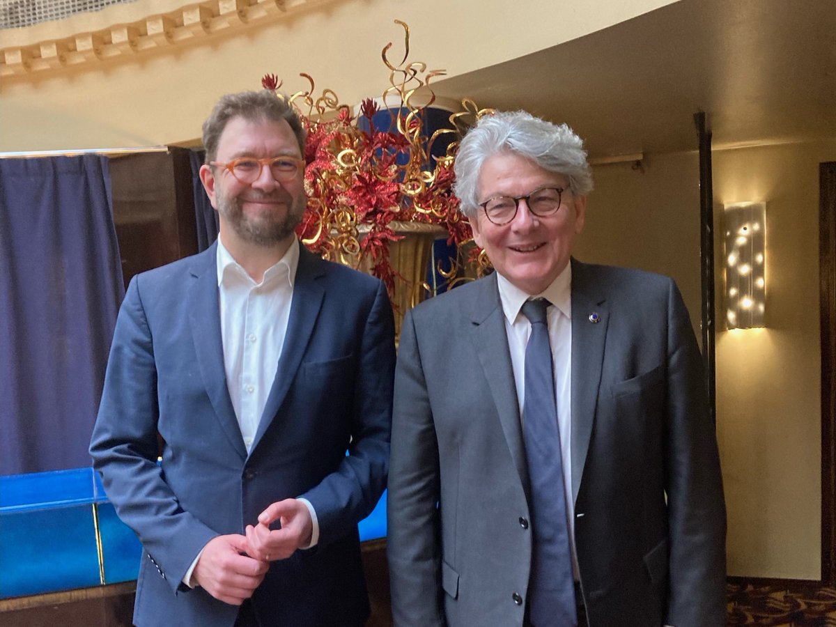 Liikenne- ja viestintäministeri <a href="/TimoHarakka/">Timo Harakka 🏳️‍🌈🇫🇮🇺🇦 💚 Äänekosken Huima</a> ja EU:n sisämarkkinakomissaari <a href="/ThierryBreton/">Thierry Breton</a> tapasivat tänään Helsingissä. Keskusteluissa esillä mm. #kyberturvallisuus, mannertenvälinen datakaapeli ja EU:n kilpailukyky.

🔗 Lue lisää tiedotteesta: lvm.fi/-/ministeri-ha…