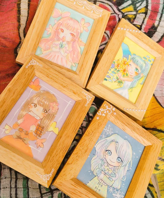 ミニ額、ドローイング「ハルノセカイ」「ナツノセカイ」「アキノセカイ」「フユノセカイ」それぞれの季節をイメージした女の子を描きましたミニ額はコピックですドローイングではそれぞれの生活を切り抜きました#キリトリ_セカイ 