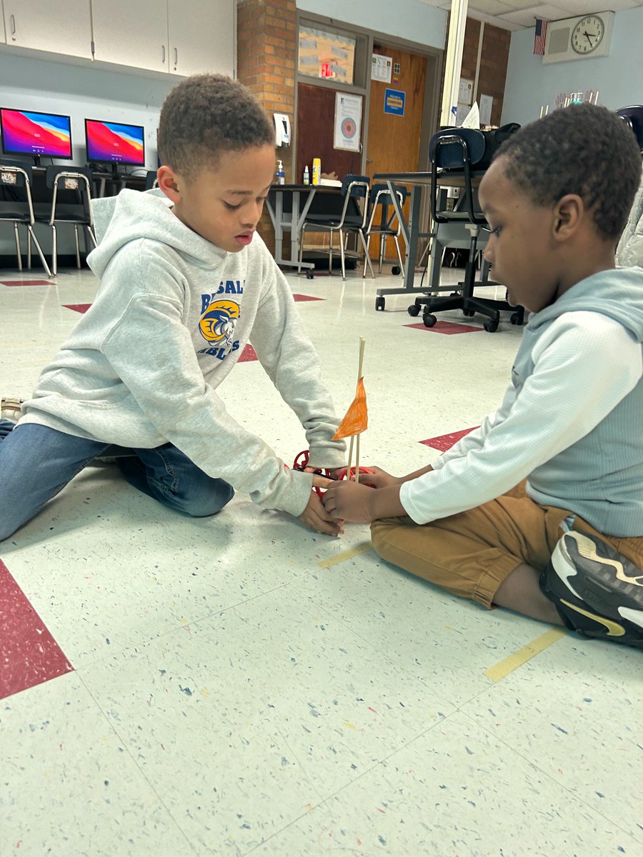 BensalemSchools's tweet photo. Ms. Riley’s 1st gr. computer arts &amp; tech class at Rush built sail cars in the computer lab. In teams, students planned for building, used tools to secure the sail cars &amp; measured the distance that their sail cars traveled using different sizes and shapes of sails. Way to go! https://t.co/SEiZNEC5XC
