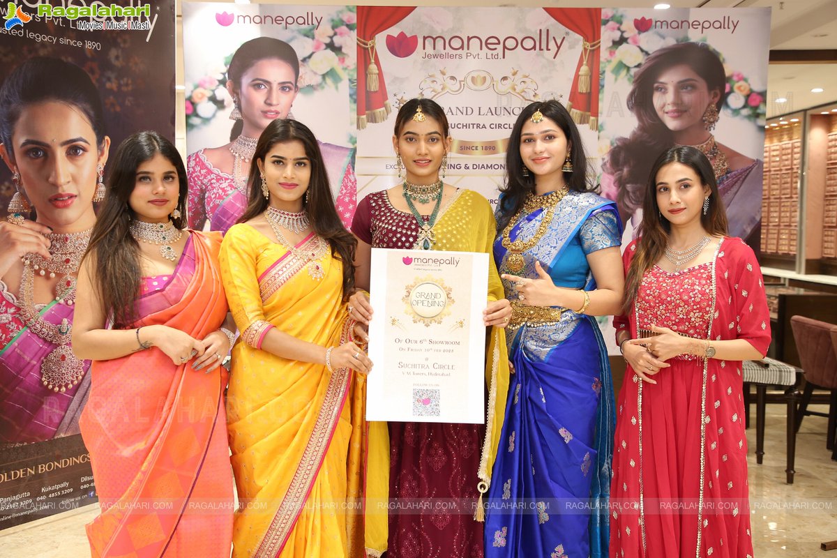 Ragalahariteam's tweet photo. Manepally Jewellers 6th Showroom Launch Date Announcement 

More Photos - 
https://t.co/eKTmZbEsaN 

#ManepallyJewellers #JewelleryShow #JewelleryDesigns #Manepally #FashionJewellery #Traditional #Ragalahari https://t.co/T3rmzCsUNU