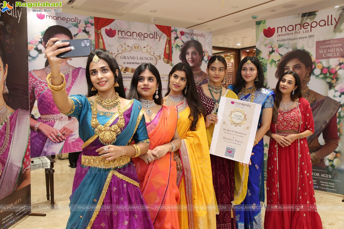 Ragalahariteam's tweet photo. Manepally Jewellers 6th Showroom Launch Date Announcement 

More Photos - 
https://t.co/eKTmZbEsaN 

#ManepallyJewellers #JewelleryShow #JewelleryDesigns #Manepally #FashionJewellery #Traditional #Ragalahari https://t.co/T3rmzCsUNU