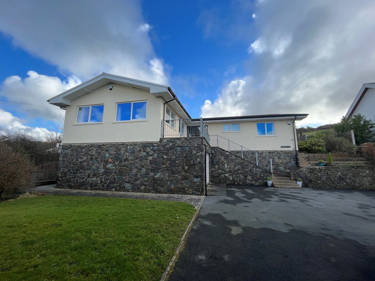 welsh_cottages's tweet photo. ⭐ Property of the Week! ⭐

This week, we highlight Aelwyd Y Don in coastal Tresaith!

Sleeping 8 in 4 bedrooms &amp; dog friendly, Aelwyd Y Don is spacious and offers great views of Cardigan Bay!

BOOK TODAY for a 2023 get-away to the Ceredigion coast!

➡ https://t.co/CNveg49iup https://t.co/Bt1qZ6sdc9