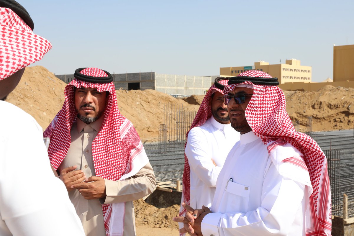 SamtahGov's tweet photo. محافظ #صامطة المكلف أ. عبده بن محمد مجرشي يجري جولة تفقدية لمركز صحي الخوالف ويقف على مشروع مركز صحي صامطة موجها بمضاعفة الجهود والارتقاء بمستوى الخدمات الصحية.
 يرافقه مدير المراكز الصحية بصحة جازان
  أ. محمد بجوي https://t.co/elfGEkIPlM