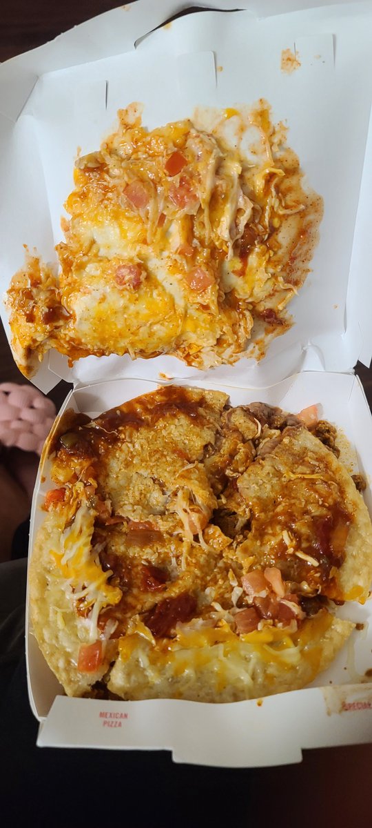 AMaReeBeauty's tweet photo. @tacobell #houstontexas #Wallisville really!? Whats the point? Why would this be at the bottom of the bag like the box don't fold? #pissed https://t.co/SHCKCvqZvh