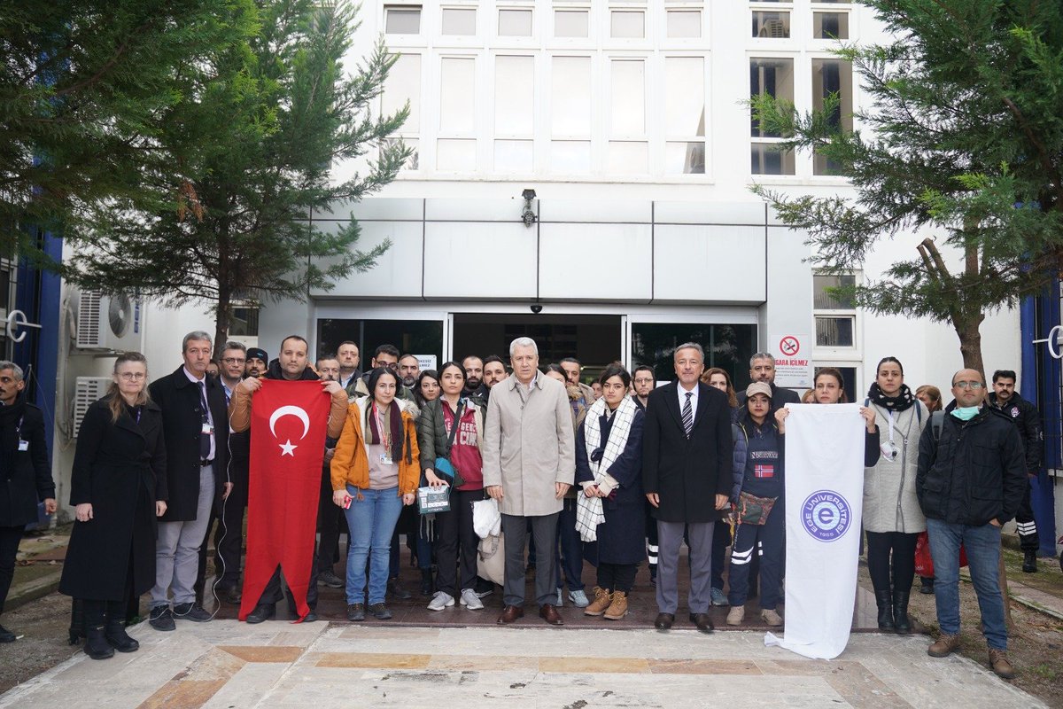 egeajans87's tweet photo. Egeli 28 sağlık çalışanı deprem bölgesine gidiyor
https://t.co/Ls5XnPUUBa
@UniversiteEge @ProfNecdetBudak 
@egetip1955 @EgeUniHastane 
#deprem https://t.co/uwNvtyn1Z7