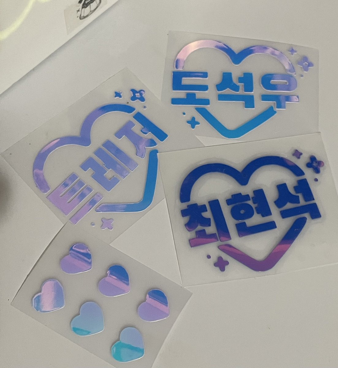 ffwzip's tweet photo. hi~ yang mau deco lightstick dan cari sticker holo bisa mampir~ holo stickernya premium lebih tebal dari holo biasanya dan ada 3 warna. boleh cek tweet dibawah ini:D
link: https://t.co/ecGwDaOCFS

t. teulight neobong nct treasure nctzen teume concert konser hologram stiker https://t.co/DcfkozniLx